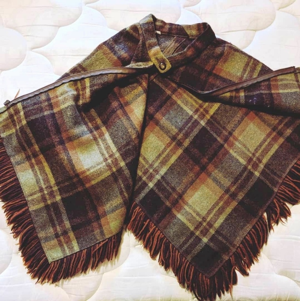 Vintage green and brown plaid Poncho size Medium